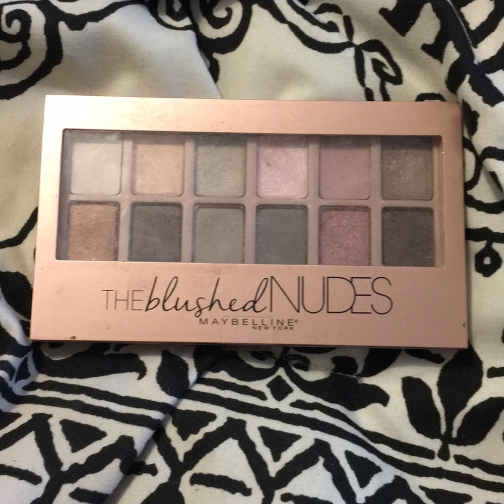 Maybelline Blushed Nudes pallate